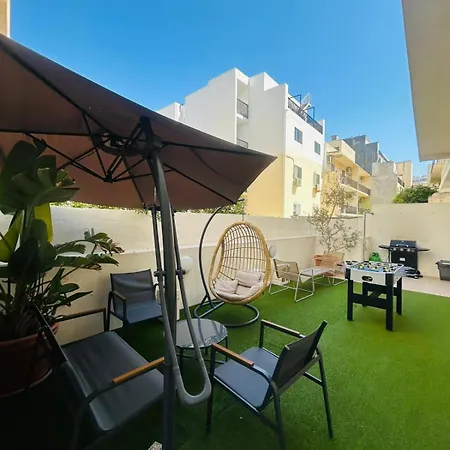 Homestay St Julians Hideaway *